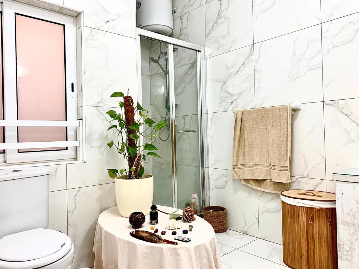 Private Bedroom With Balcony In A Shared Apartment At The Bay Of Xlendi Exterior foto